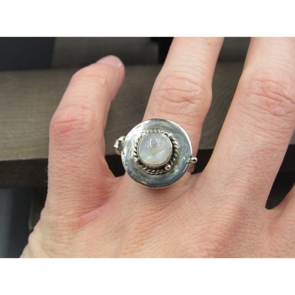 Size 7.25 Sterling Silver Unique Moonstone Poison Band Ring - Picture 4 of 10